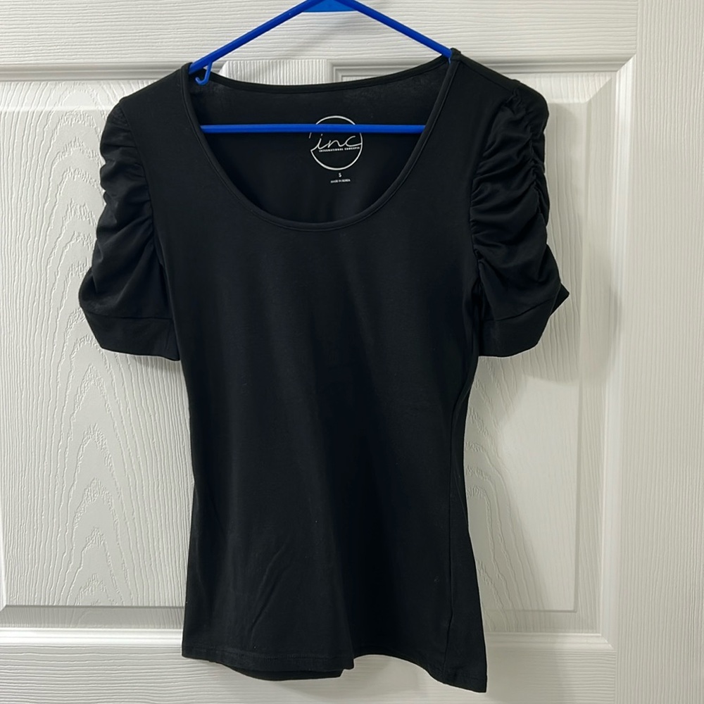 Small black short sleeved tee